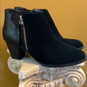 VIONIC Black Boots!!!